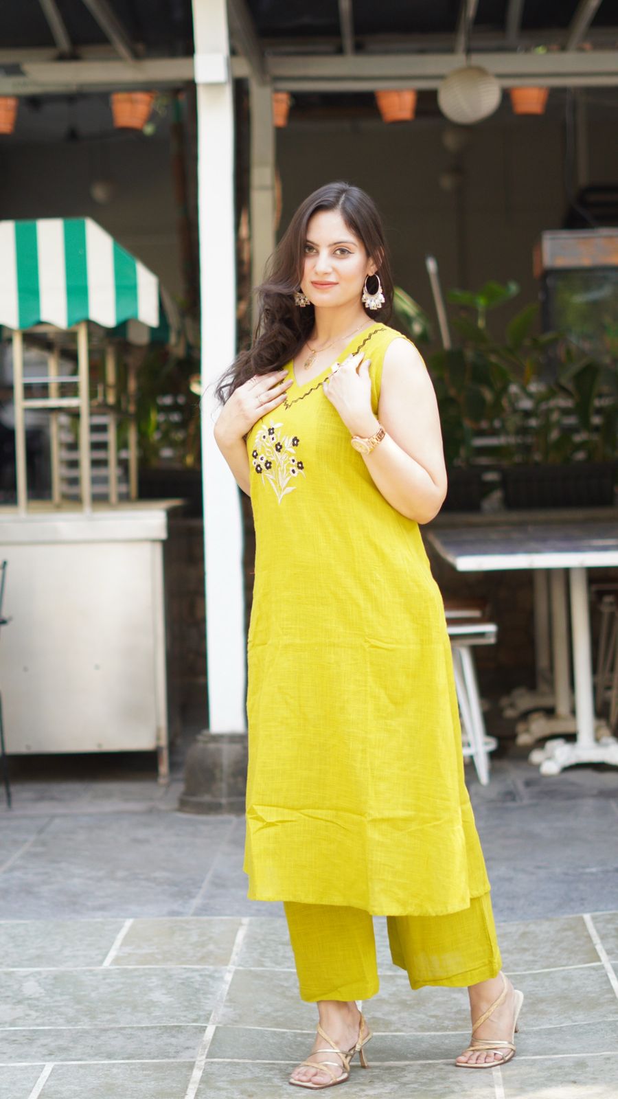 CLASSY SUMER WEAR KURTA SET WITH PLAZO